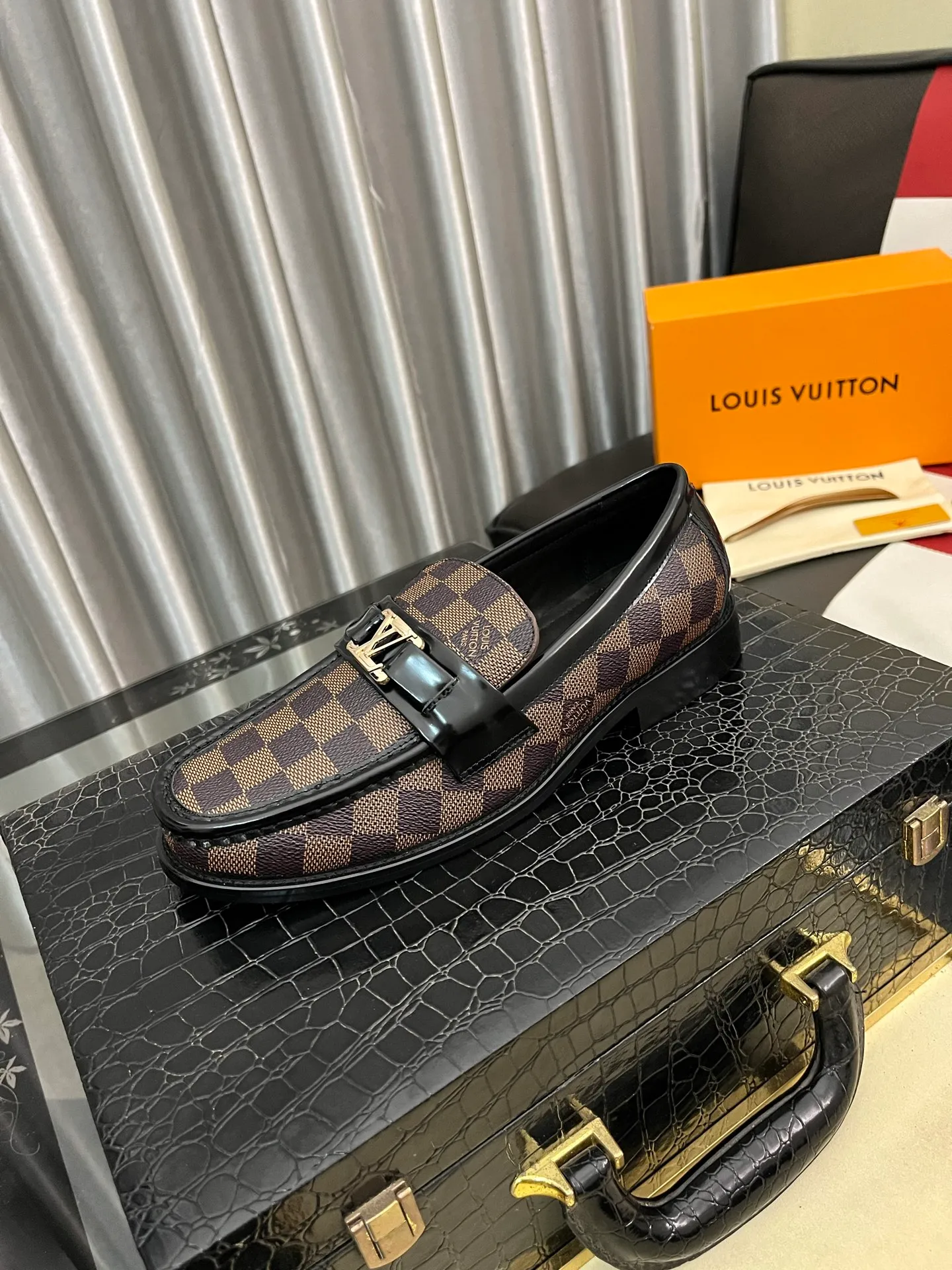 Men's Men's Shoes Men's Men's Shoes 💰520⌚️⌚️[LV] The most popular classic Louis Vuitton leather shoes. Synchronized with the official website, the upper adopts Italian imported upper embossing➕comfortable cowhide lining, fashionable atmosphere, unique brand and unique craftsmanship. Highlighting the hot style of the new year. Stop hesitating, stop wandering, get it now. Code number: 38--44. 3️⃣colors available